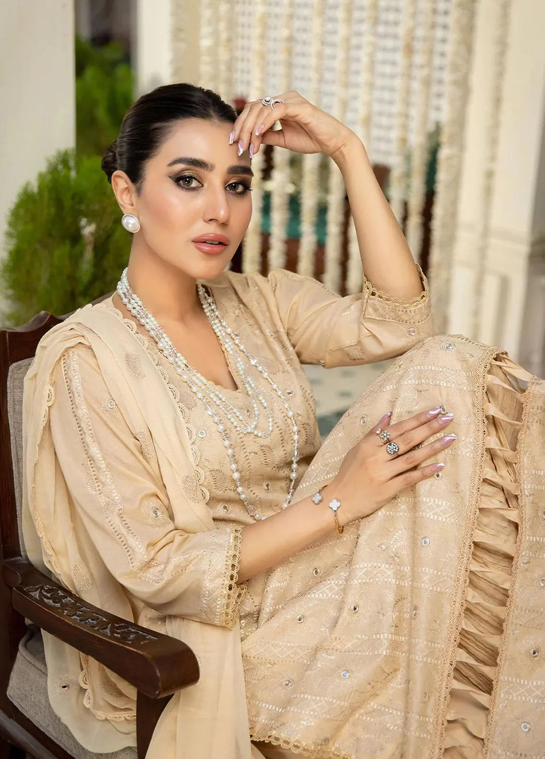 Mahnur Pret Embroidered Lawn 3 Piece Suit D-11