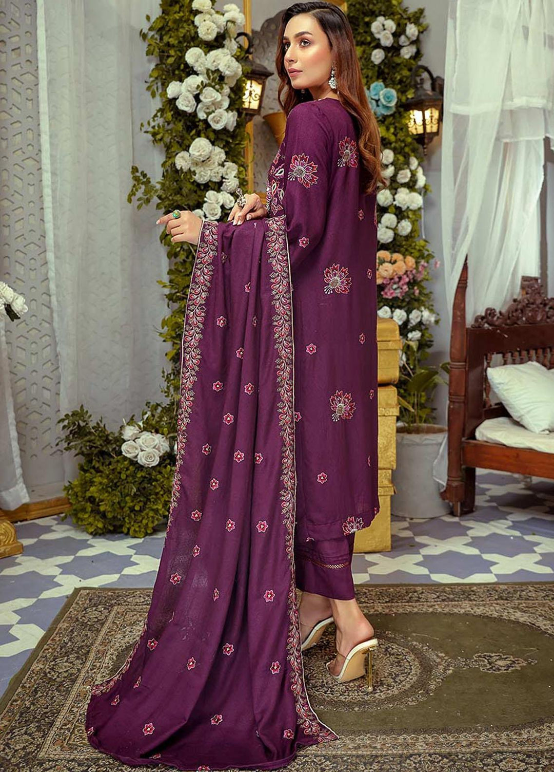 Mahpara By Mahnur Embroidered Karandi Suits Unstitched 3 Piece MN22M D-01 - Winter Collection