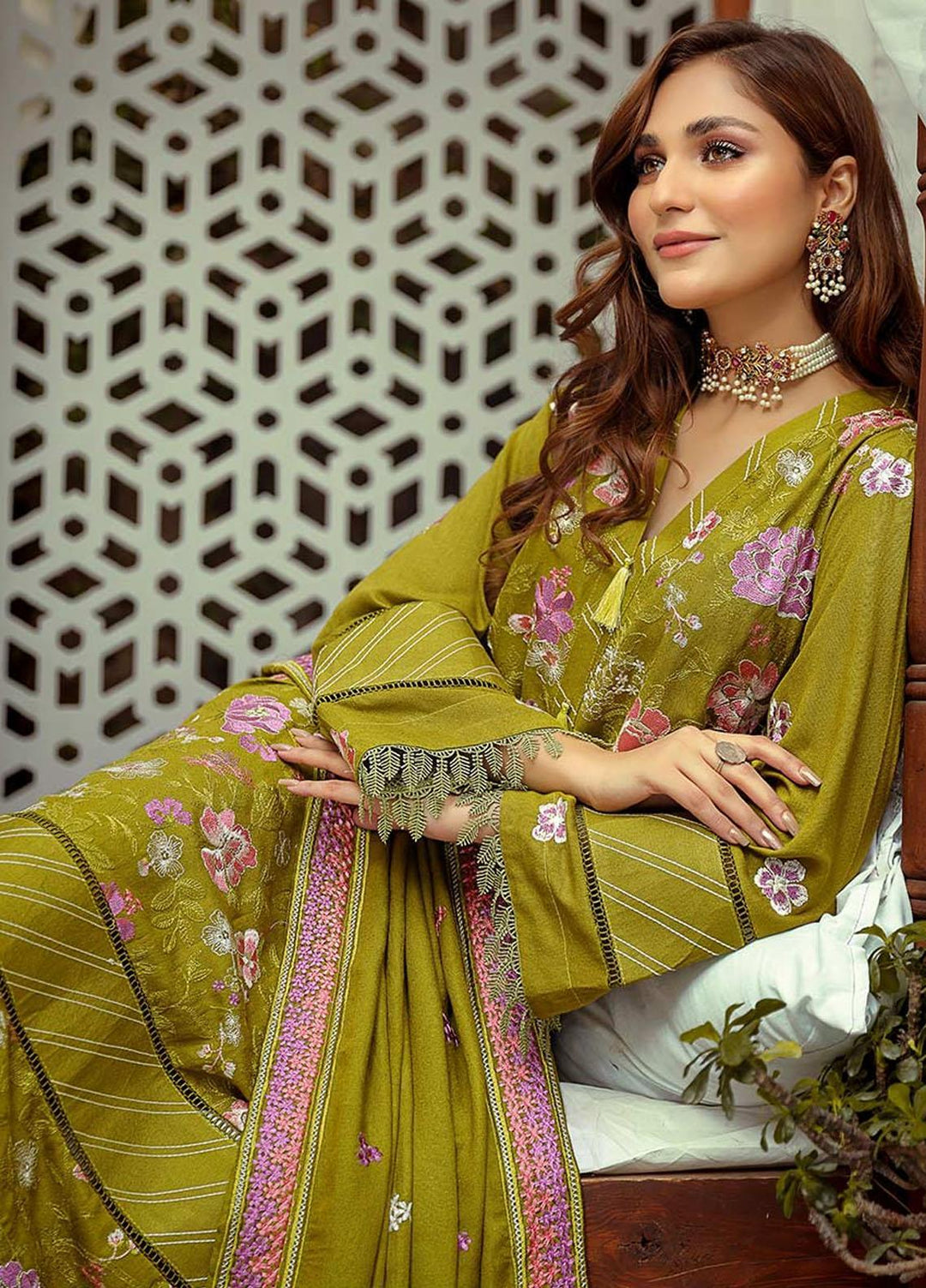 Mahpara By Mahnur Embroidered Karandi Suits Unstitched 3 Piece MN22M D-02 - Winter Collection