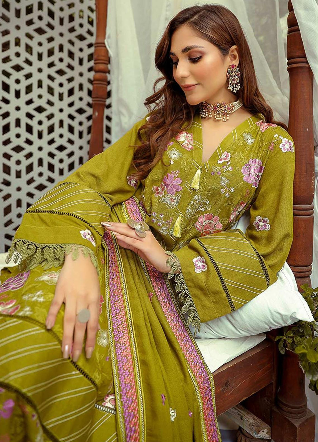 Mahpara By Mahnur Embroidered Karandi Suits Unstitched 3 Piece MN22M D-02 - Winter Collection