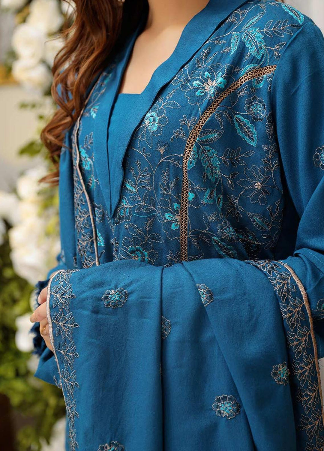 Mahpara By Mahnur Embroidered Karandi Suits Unstitched 3 Piece MN22M D-06 - Winter Collection