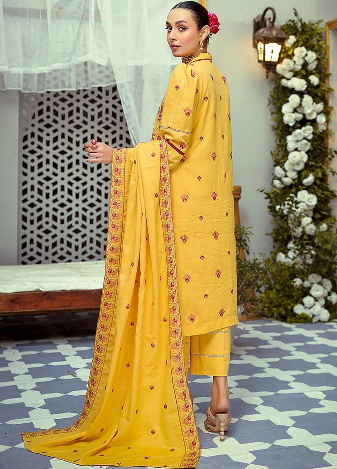 Mahpara By Mahnur Embroidered Karandi Suits Unstitched 3 Piece MN22M D-07 - Winter Collection