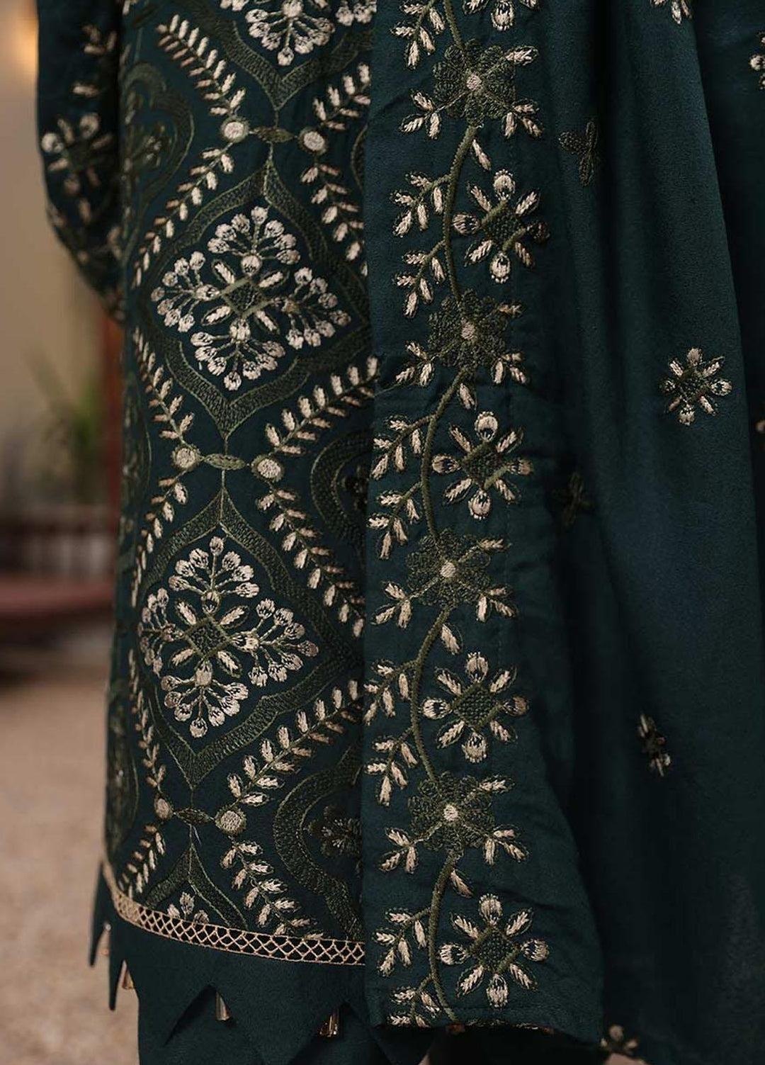 Mahpara By Mahnur Embroidered Karandi Suits Unstitched 3 Piece MN22M D-08 - Winter Collection