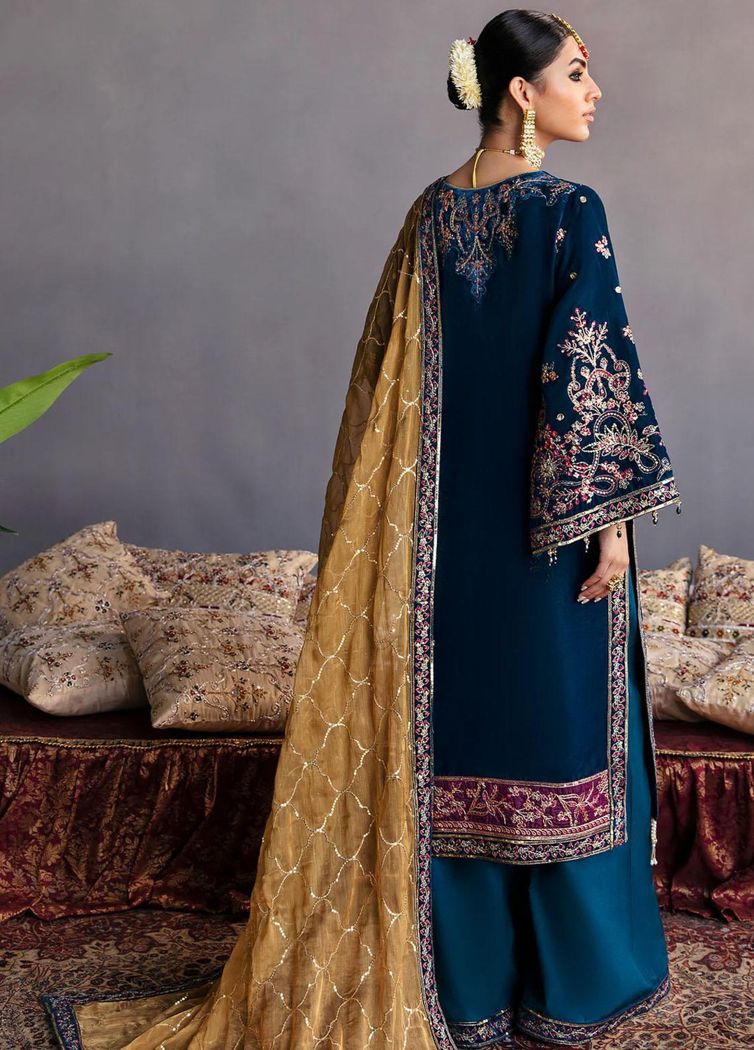 Makhmal By Emaan Adeel Embroidered Velvet Suits Unstitched 3 Piece EA23MK MK-01 Sufina - Luxury Winter Collection