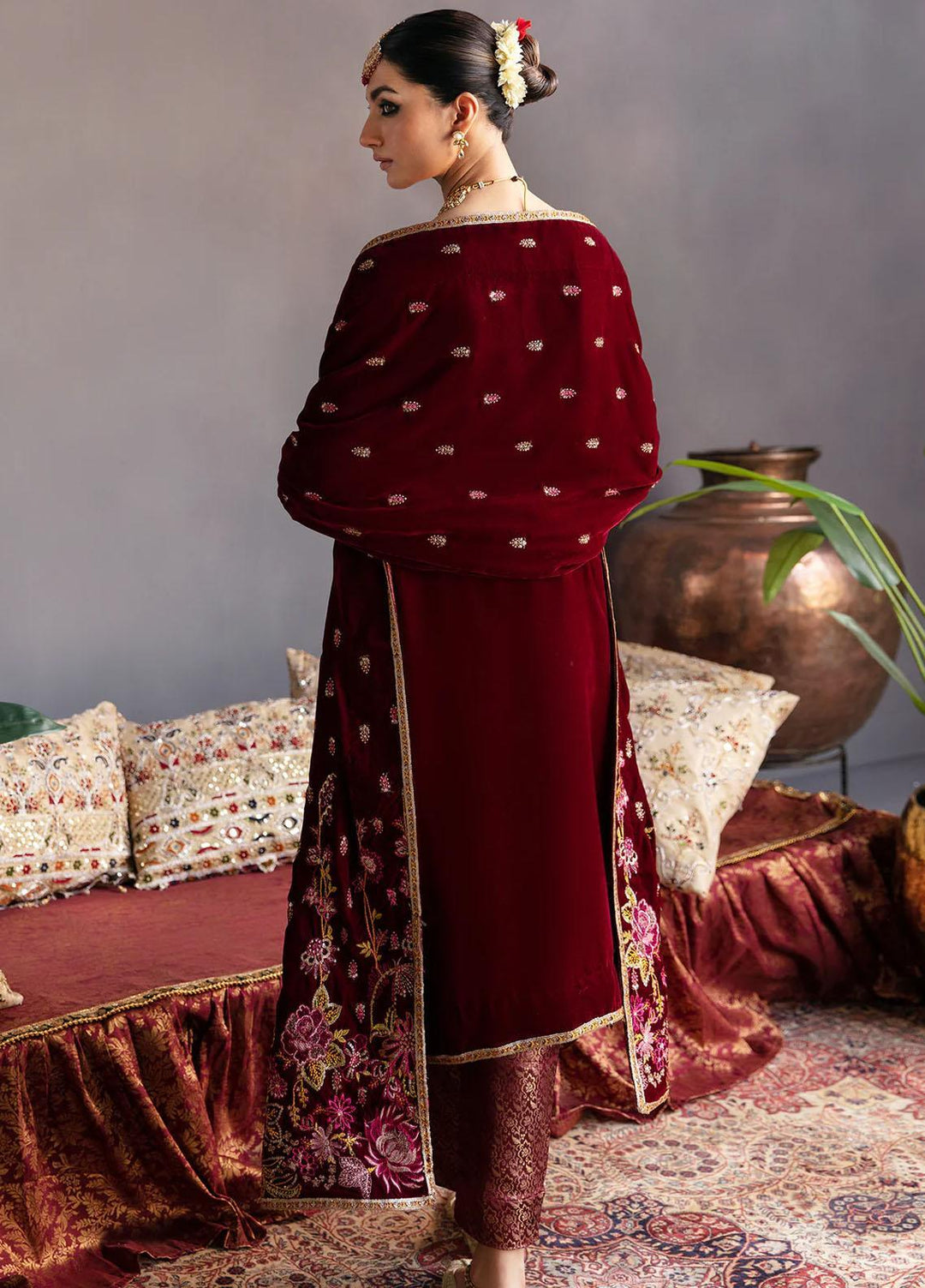 Makhmal By Emaan Adeel Embroidered Velvet Suits Unstitched 3 Piece EA23MK MK-02 Roshanay - Luxury Winter Collection