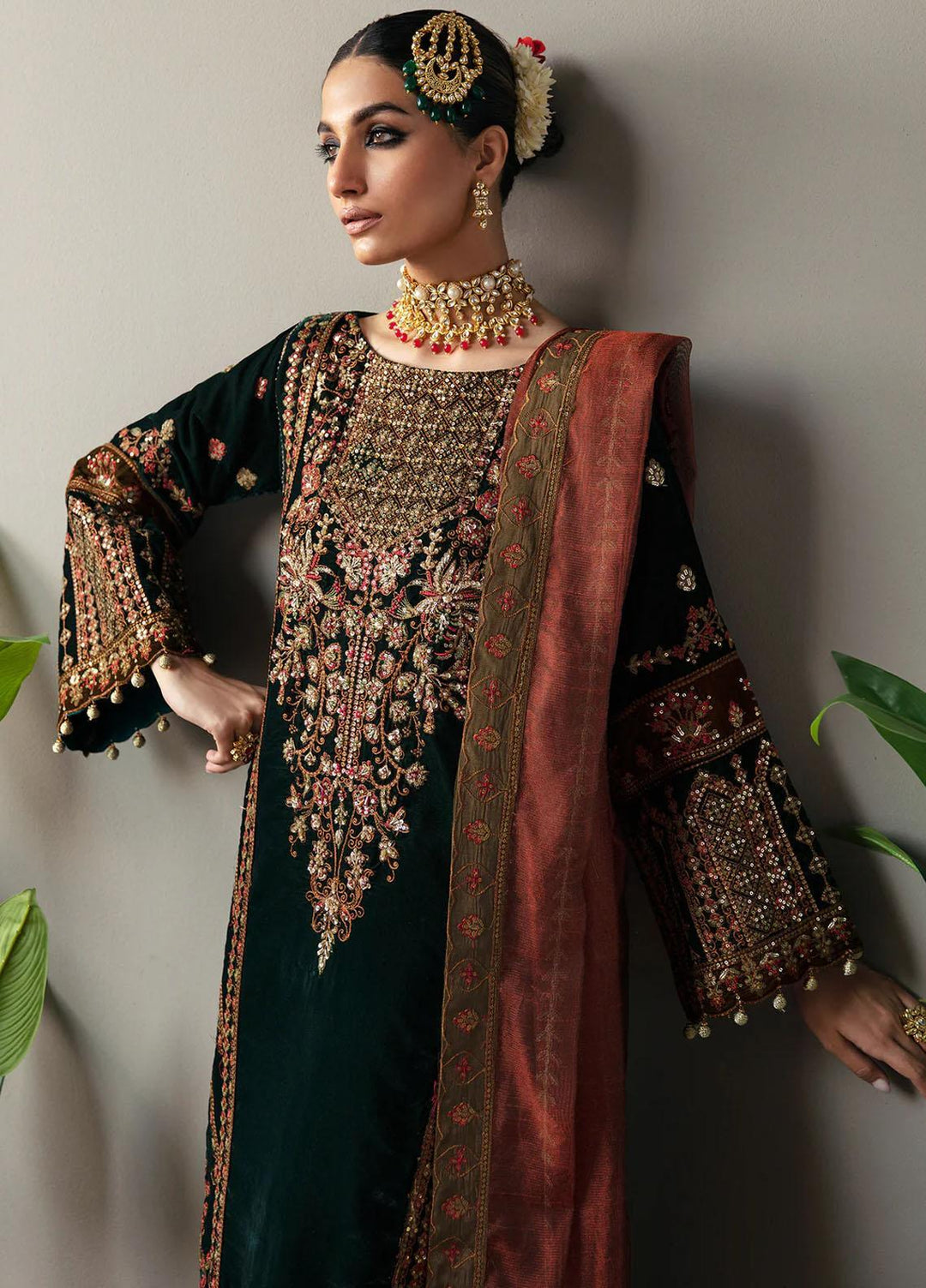 Makhmal By Emaan Adeel Embroidered Velvet Suits Unstitched 3 Piece EA23MK MK-06 Versha - Luxury Winter Collection