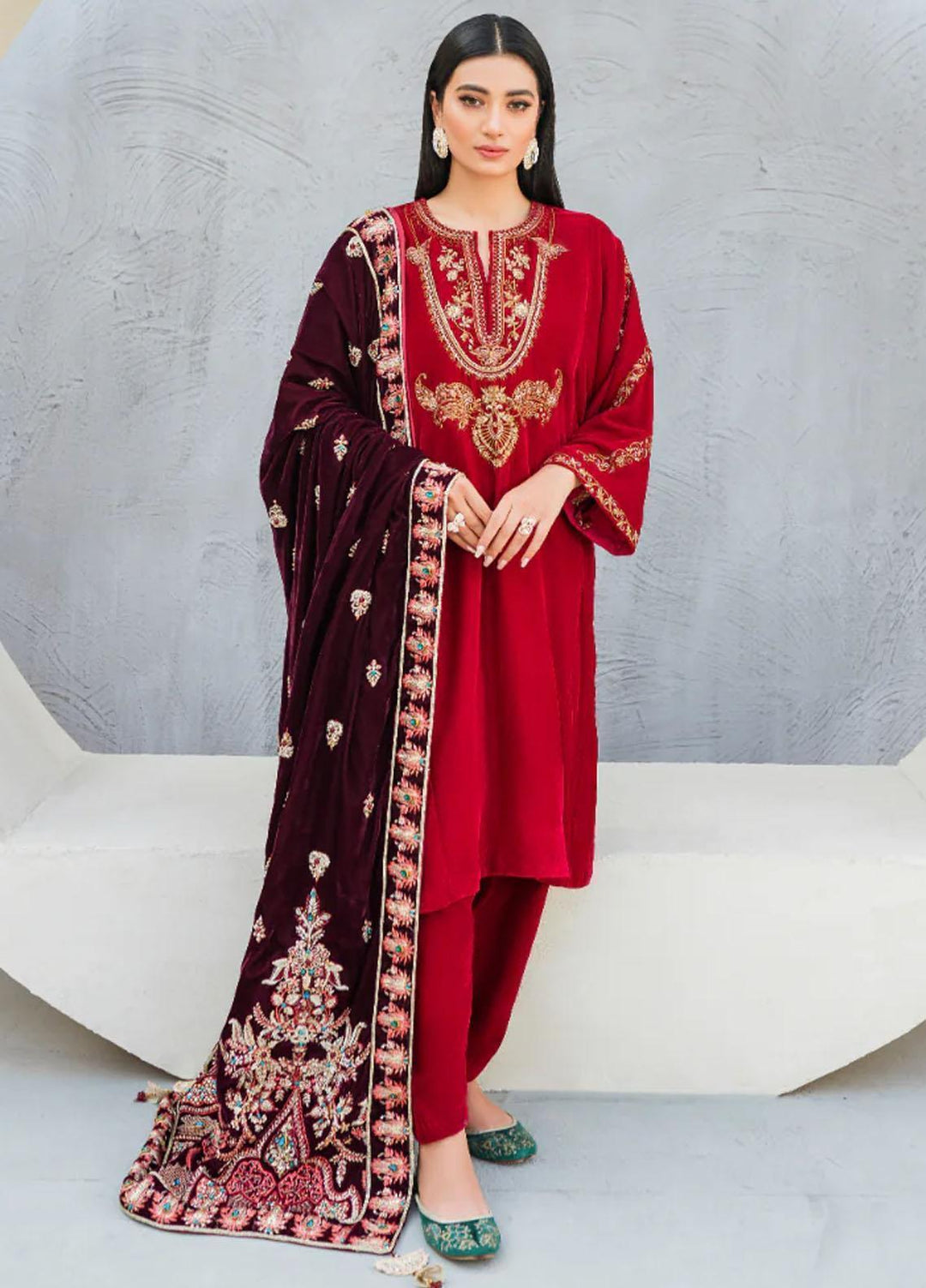 Malook By Shazia Ovais Pret Embroidered Velvet 2 Piece Suit MLK23V Zahra