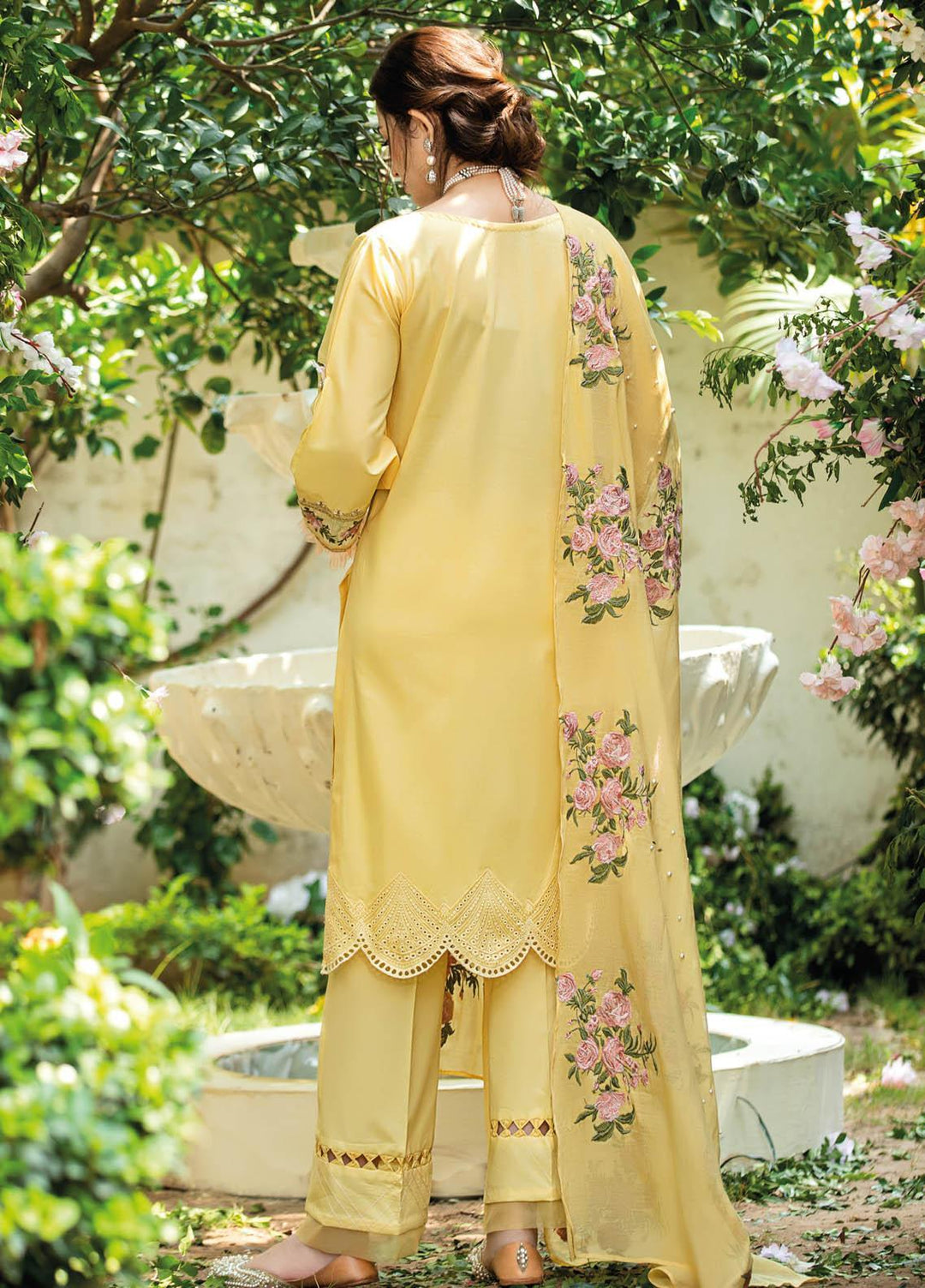 Manara Embroidered Lawn Suits Unstitched 3 Piece MNA21K 12 SUNSHINE SOIREE - Luxury Collection