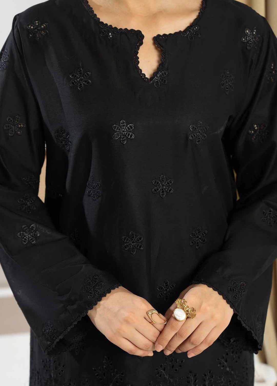 Mannat Clothing Pret Embroidered Lawn 2 Piece Suit Eclipse