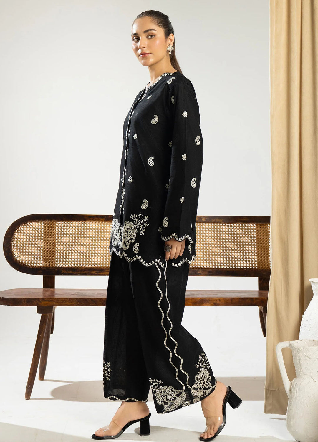 Mannat Clothing Pret Embroidered Lawn 2 Piece Suit Noir