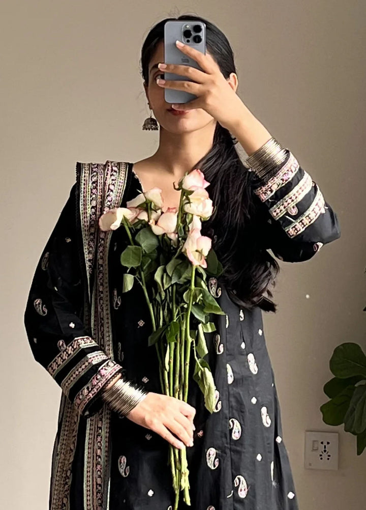 Mannat Clothing Pret Embroidered Lawn 3 Piece Suit Caviar