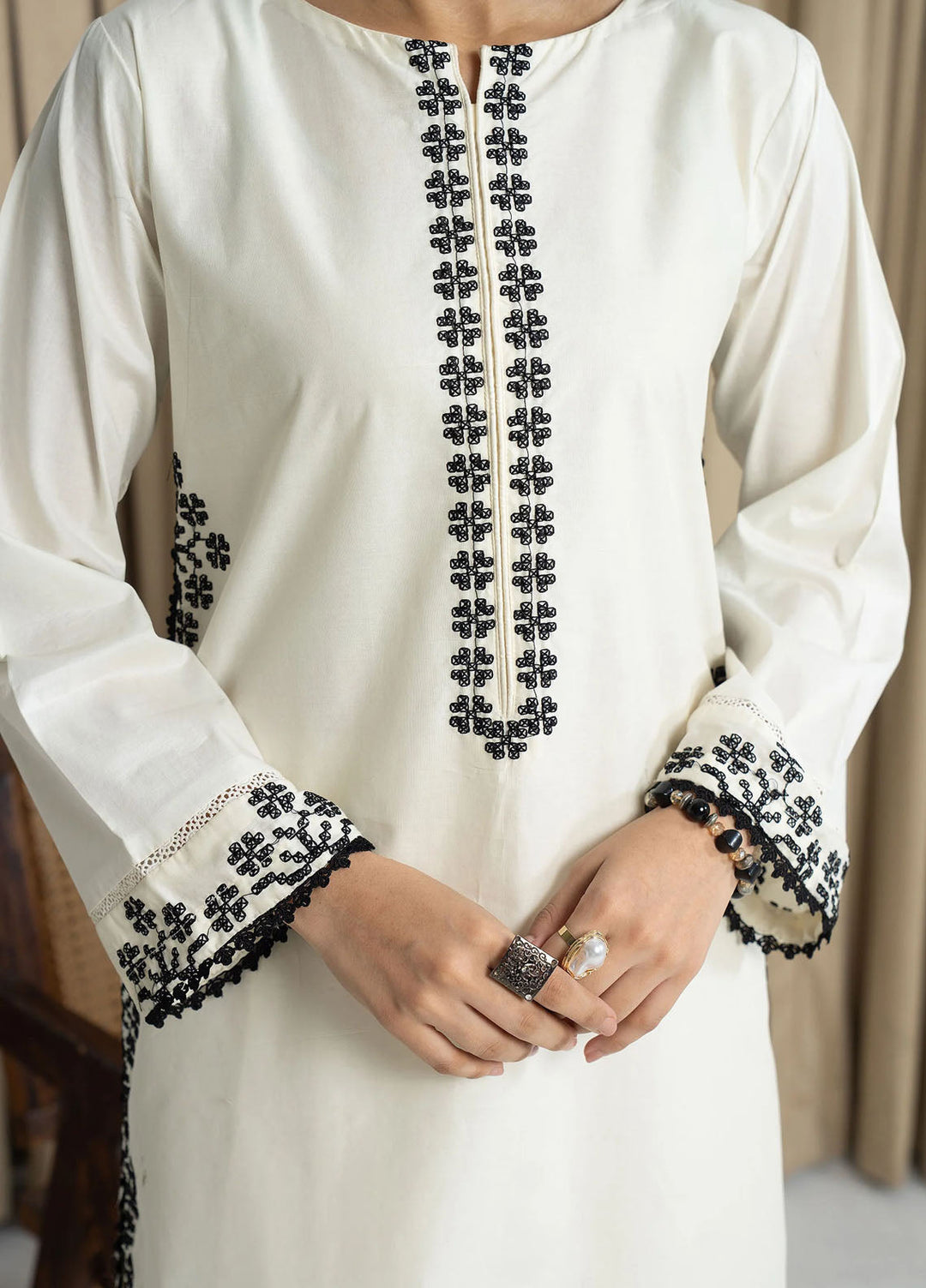 Mannat Clothing Pret Embroidered Lawn 3 Piece Suit Silque