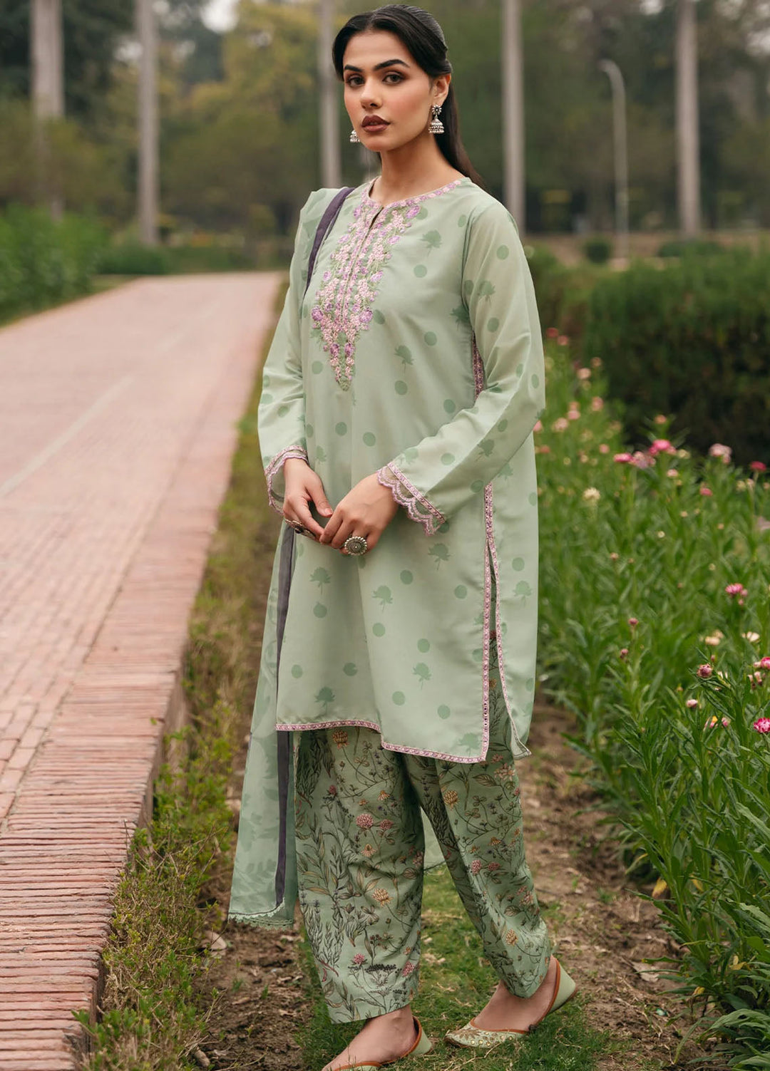Mannat Pret Printed Cotton Lawn 3 Piece Suit Leya