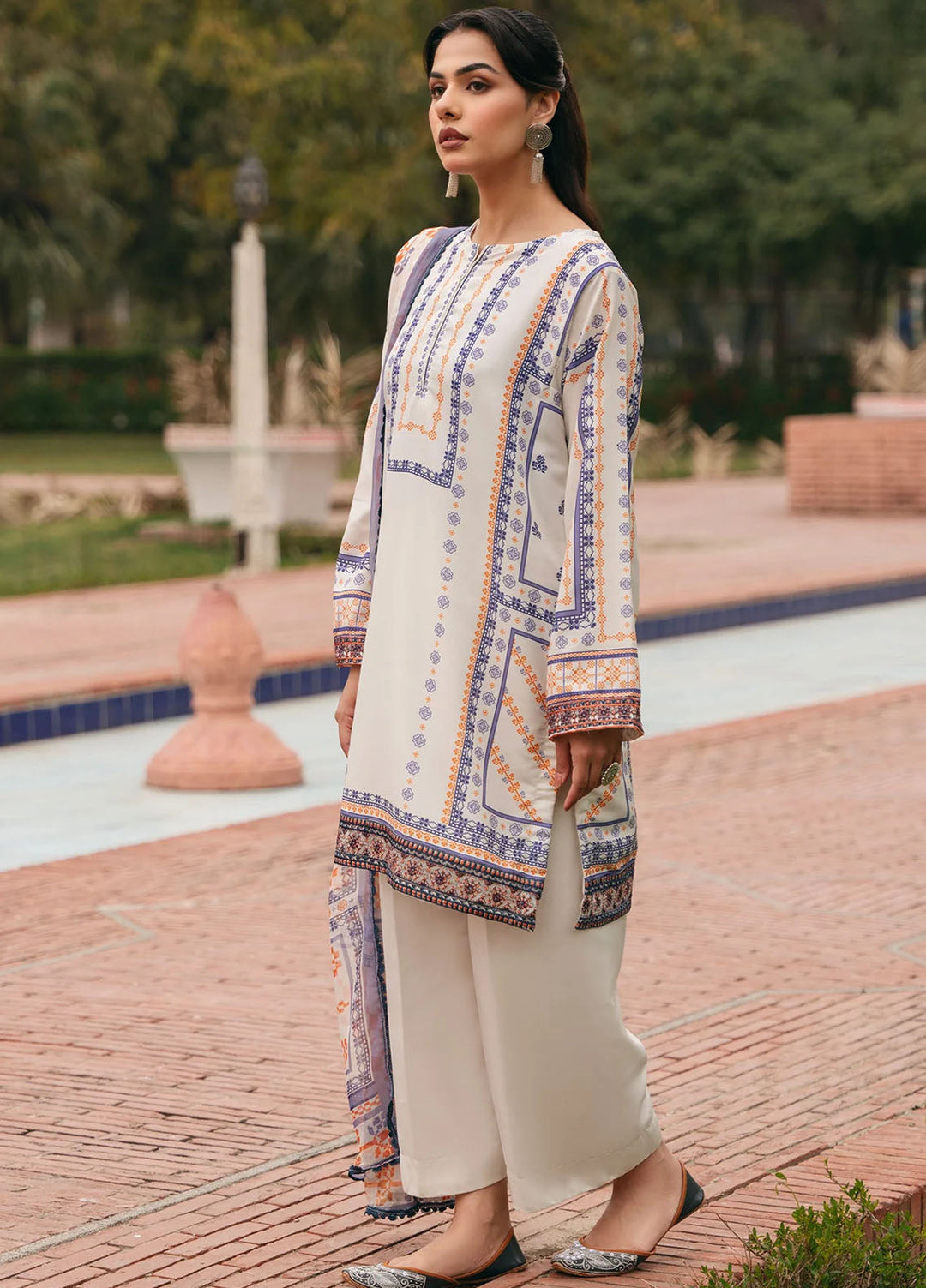 Mannat Pret Printed Cotton Lawn 3 Piece Suit Oat