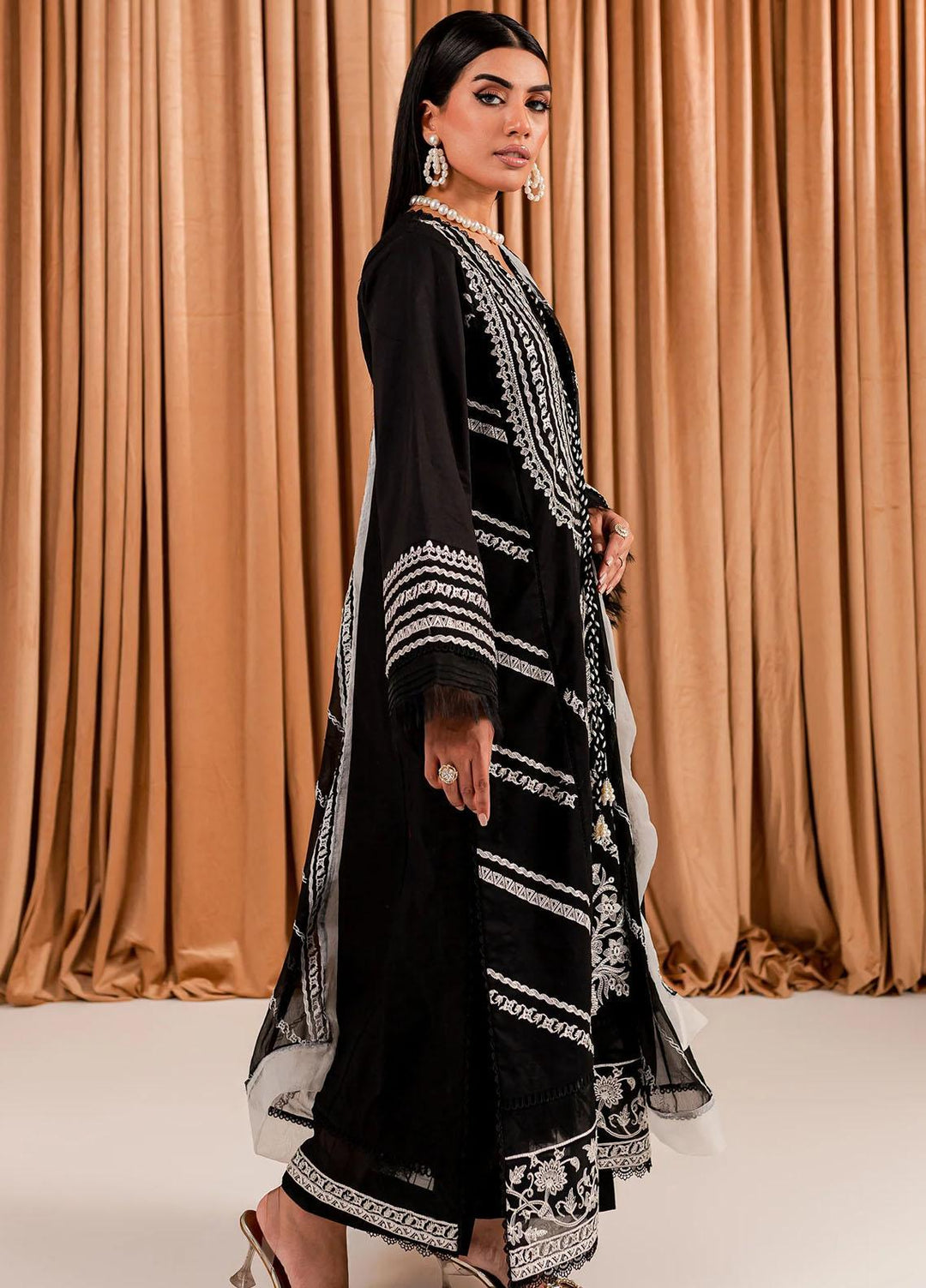 Maryum N Maria Embroidered Lawn Suits Unstitched 3 Piece MNM23AC MLFD154 Giti - Summer Collection
