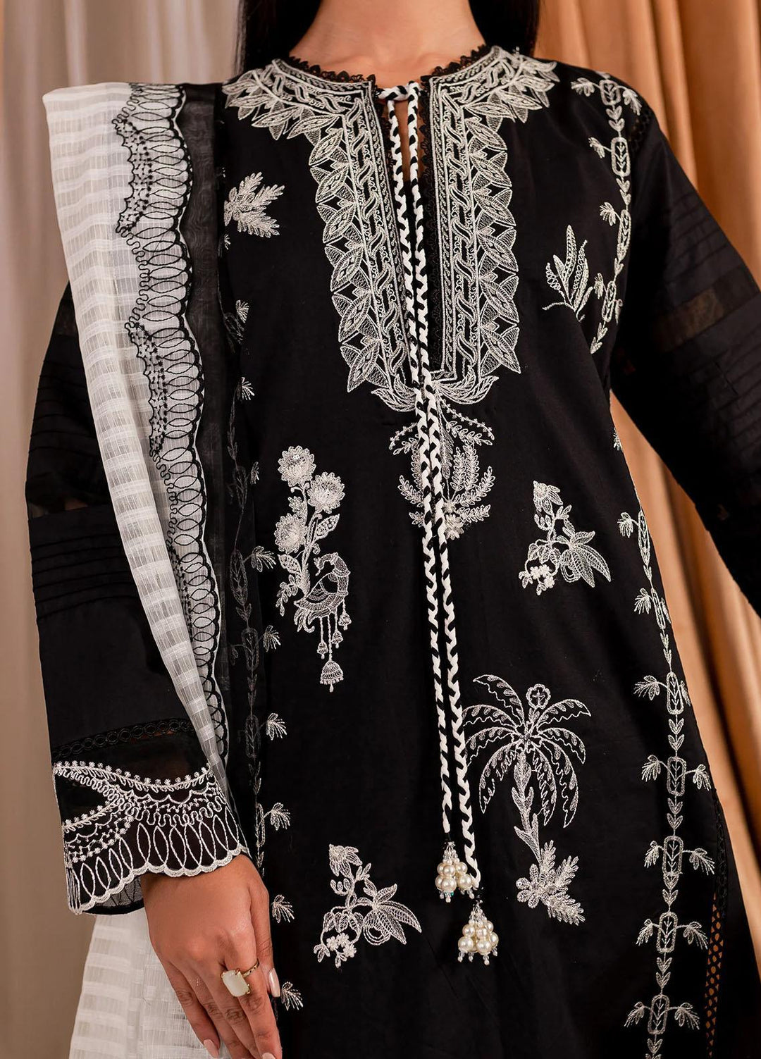 Maryum N Maria Embroidered Lawn Suits Unstitched 3 Piece MNM23AC MLFD159 Diba - Summer Collection