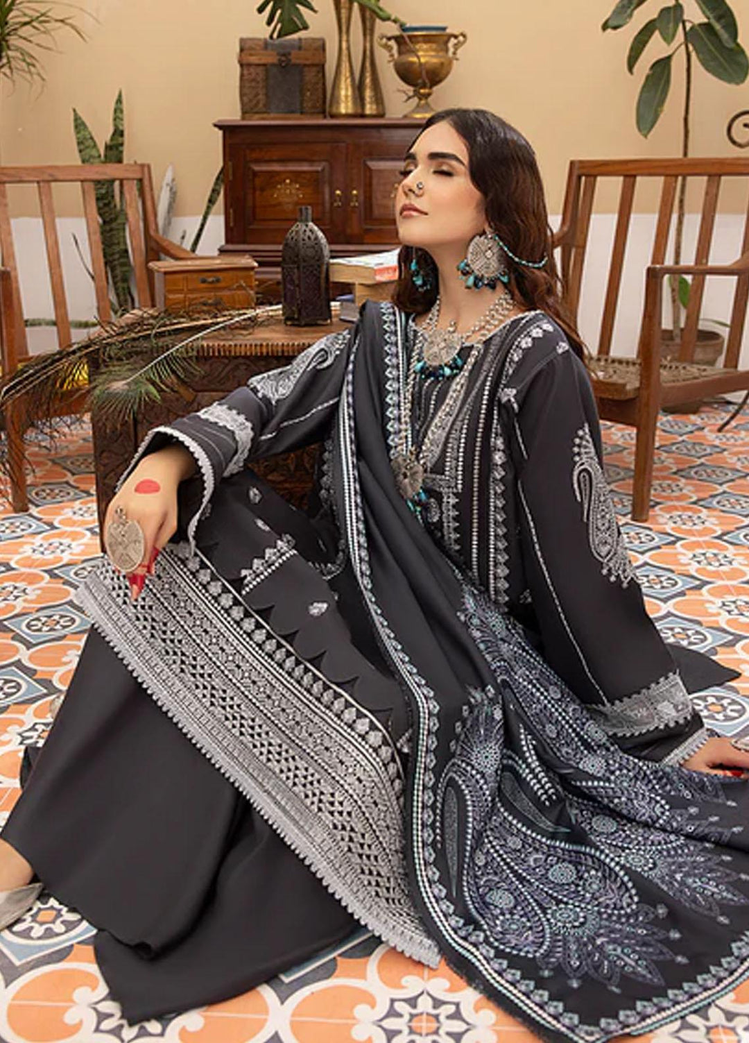 Masakali By Mahnur Embroidered Crepe Suits Unstitched 3 Piece MN23MSK D-05 B - Winter Collection