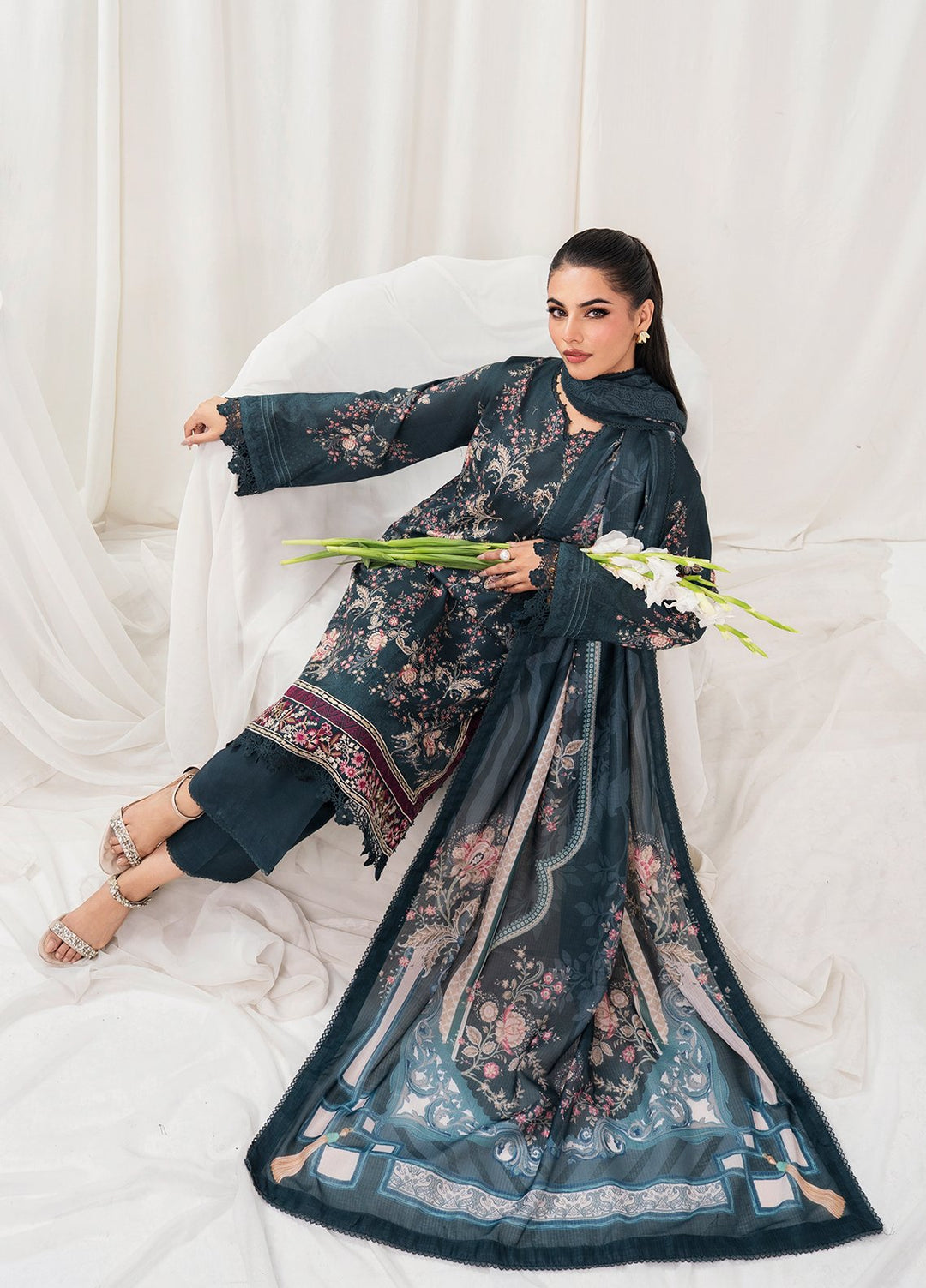 Meerak Pret Embroidered Lawn 3 Piece Suit Lamis