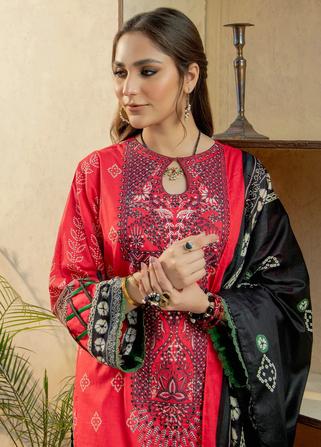 Meerak Pret Embroidered Lawn 3 Piece Suit Mahrokh