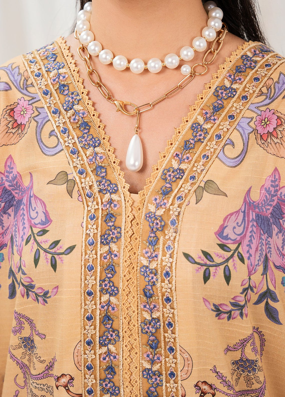 Meerak Pret Embroidered Lawn 3 Piece Suit Maylora