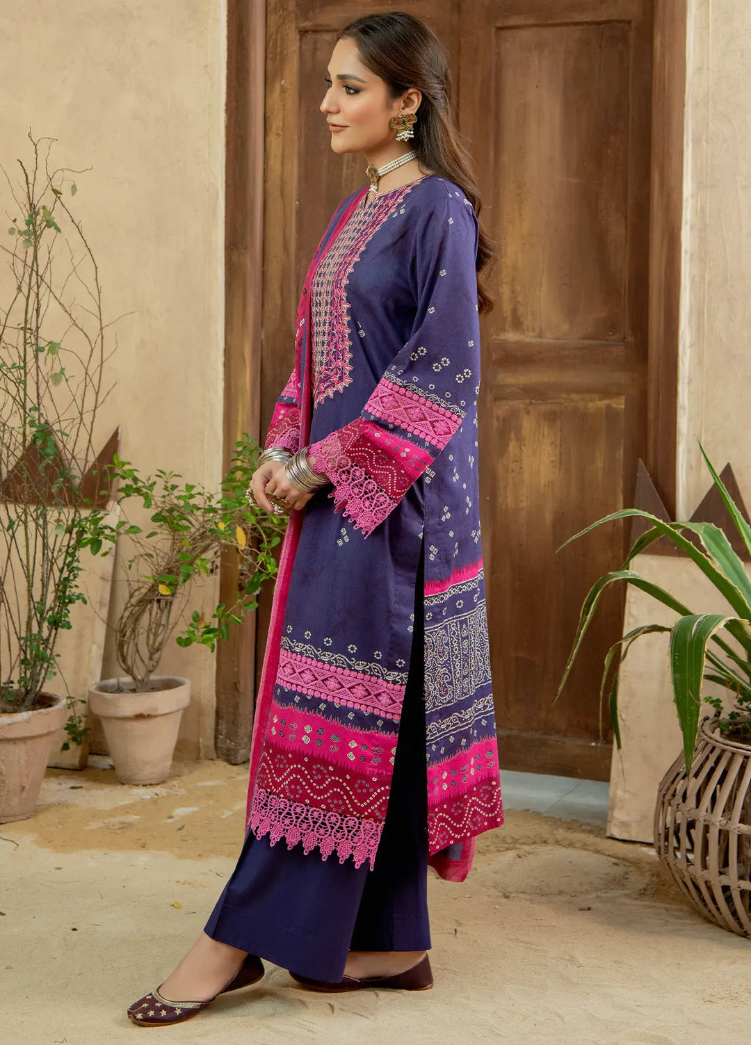 Meerak Pret Embroidered Lawn 3 Piece Suit Roshanara