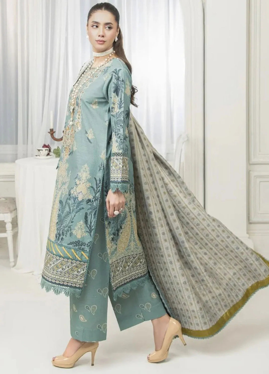 Meerak Pret Printed Khaddar 3 Piece Suit Heaven