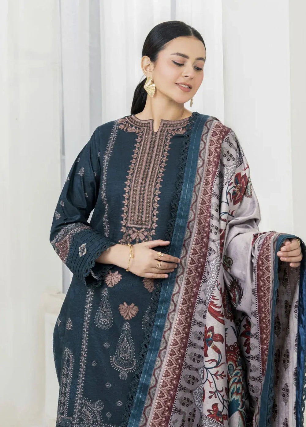 Meerak Pret Printed Khaddar 3 Piece Suit Mist