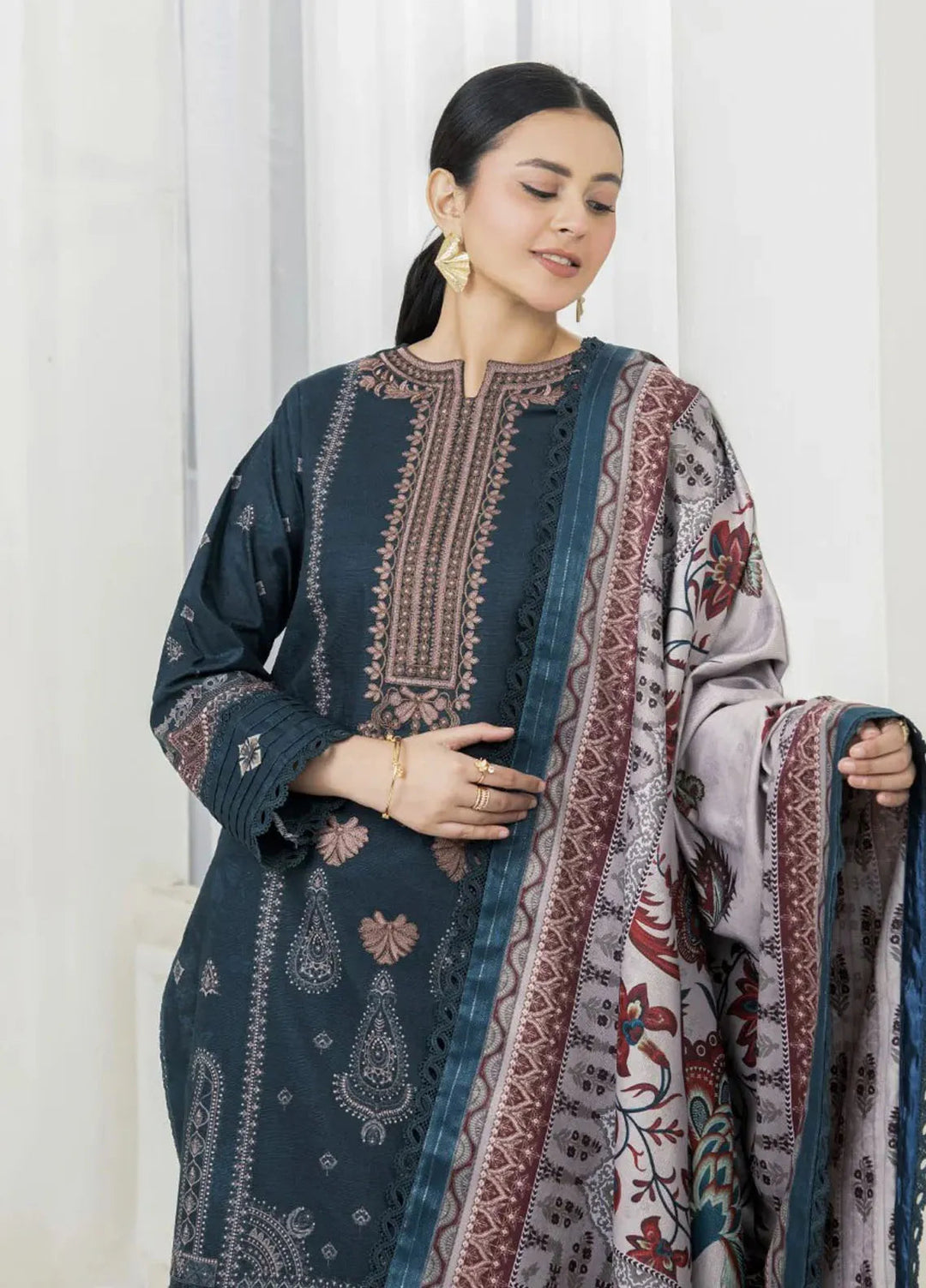 Meerak Pret Printed Khaddar 3 Piece Suit Mist