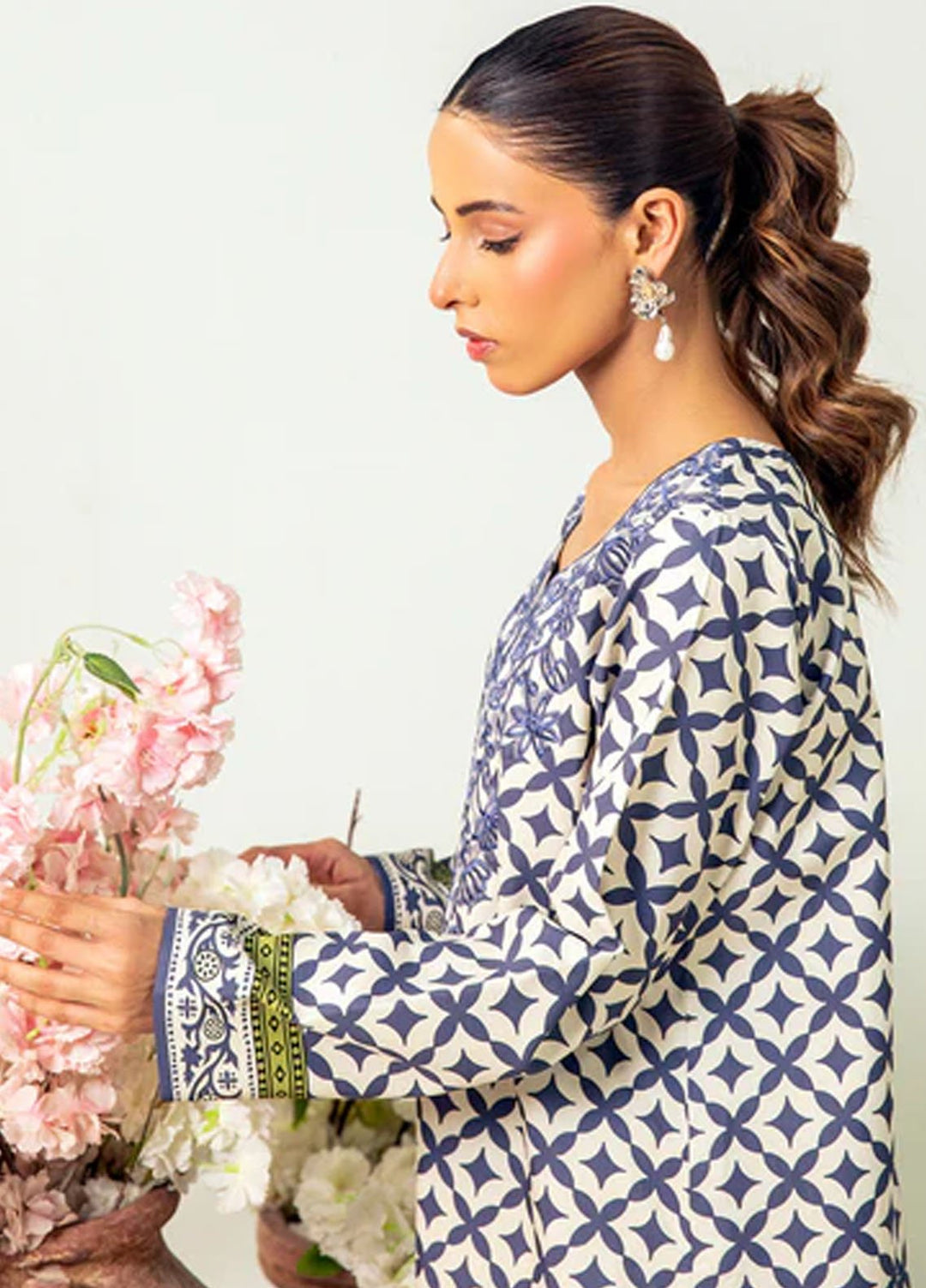 Meeral Pret Printed Lawn 2 Piece Suit MBC-0016