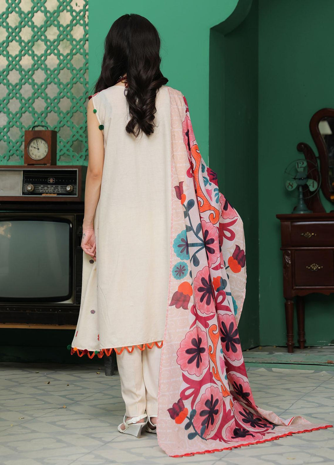 Meethi Si Eid by Kross Kulture Embroidered Lawn Suits Unstitched 3 Piece KK22MES E3U-05 - Eid Summer Collection