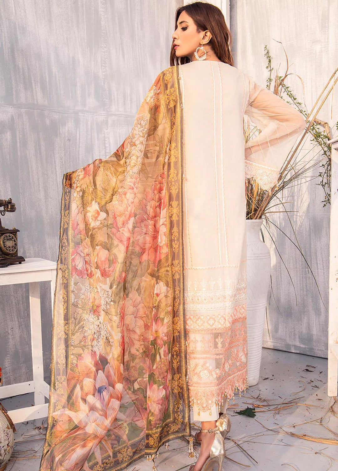 Mehr by Mirha Embroidered Lawn Suits Unstitched 3 Piece MR22M SUNEHRI - Festive Collection