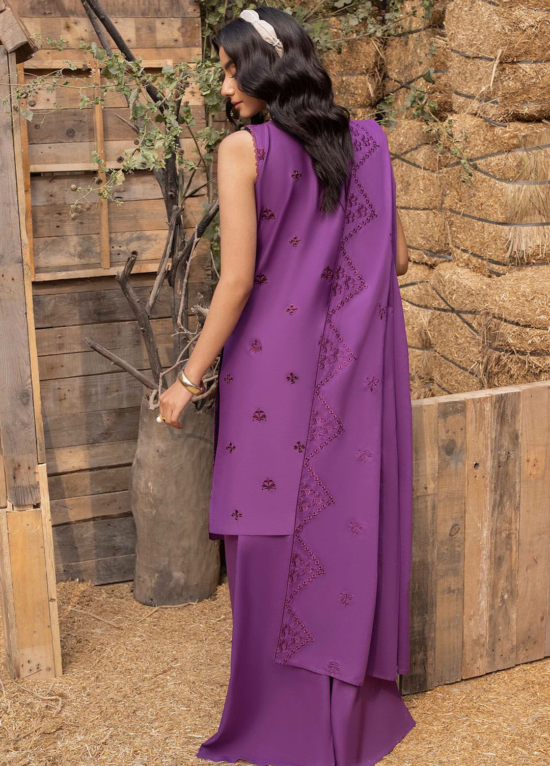 Mehru By Mahnur Embroidered Lawn Suits Unstitched 3 Piece MN24MR D-02 - Summer Collection