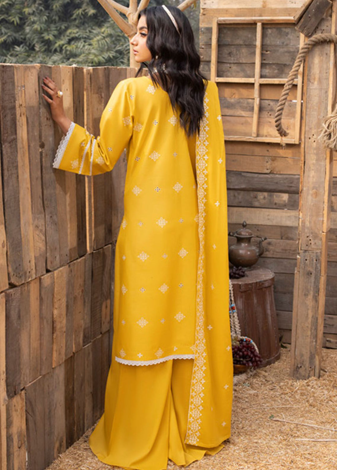 Mehru By Mahnur Embroidered Lawn Suits Unstitched 3 Piece MN24MR D-04 - Summer Collection