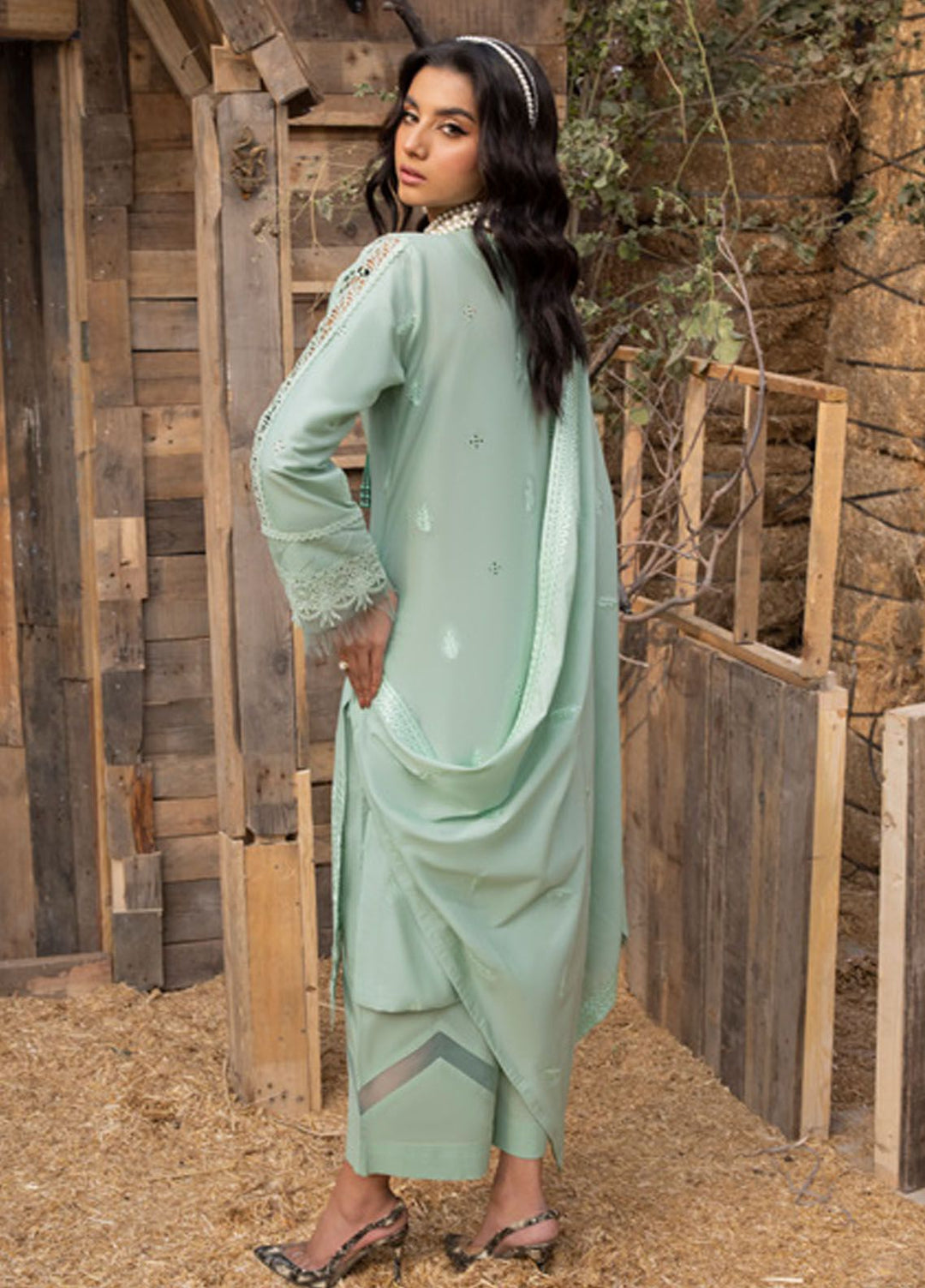 Mehru By Mahnur Embroidered Lawn Suits Unstitched 3 Piece MN24MR D-06 - Summer Collection