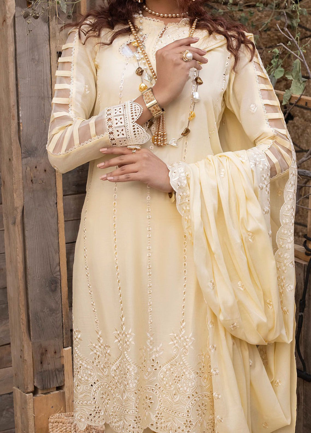 Mehru By Mahnur Embroidered Lawn Suits Unstitched 3 Piece MN24MR D-08 - Summer Collection