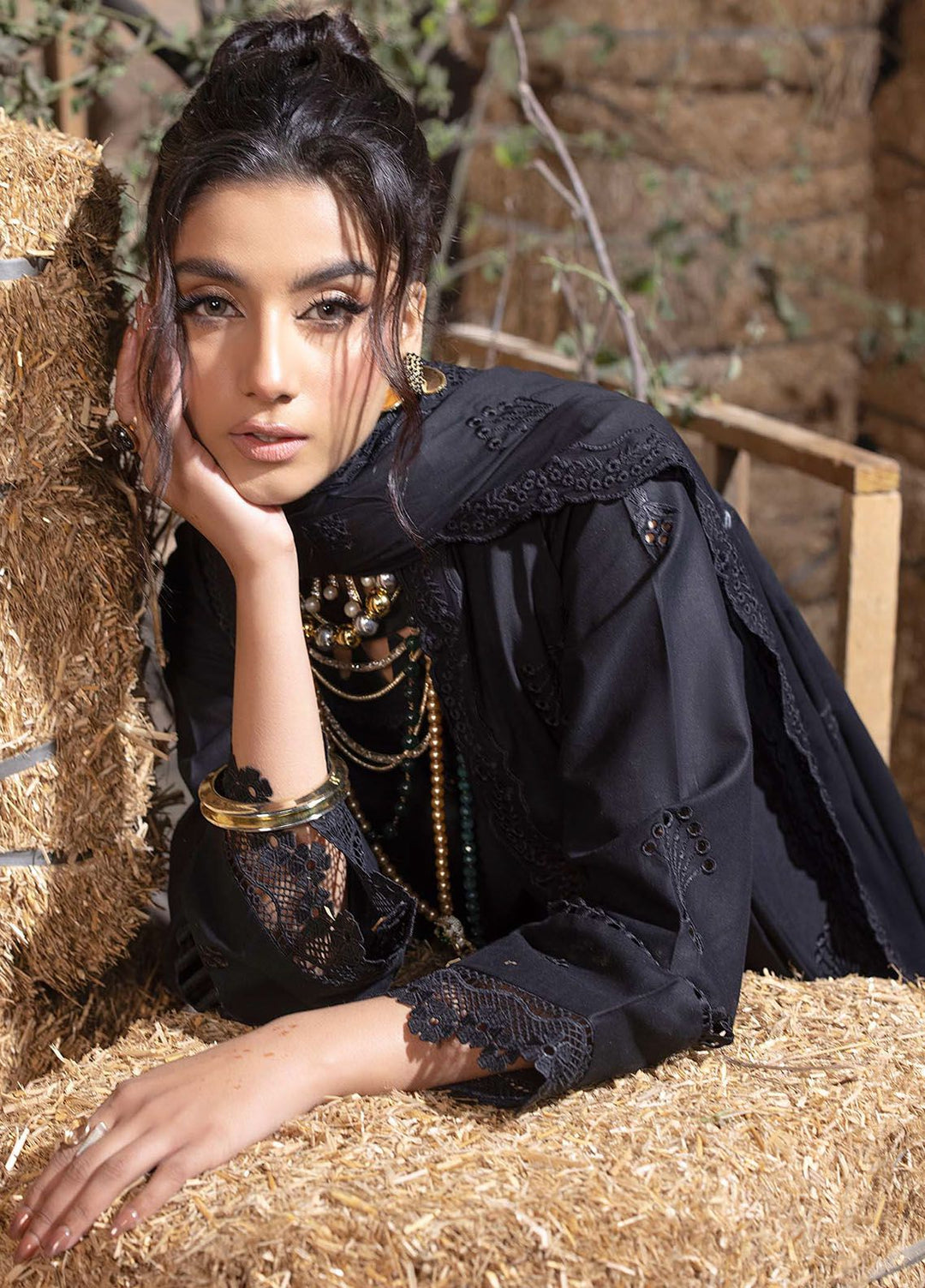 Mehru By Mahnur Embroidered Lawn Suits Unstitched 3 Piece MN24MR D-12 - Summer Collection