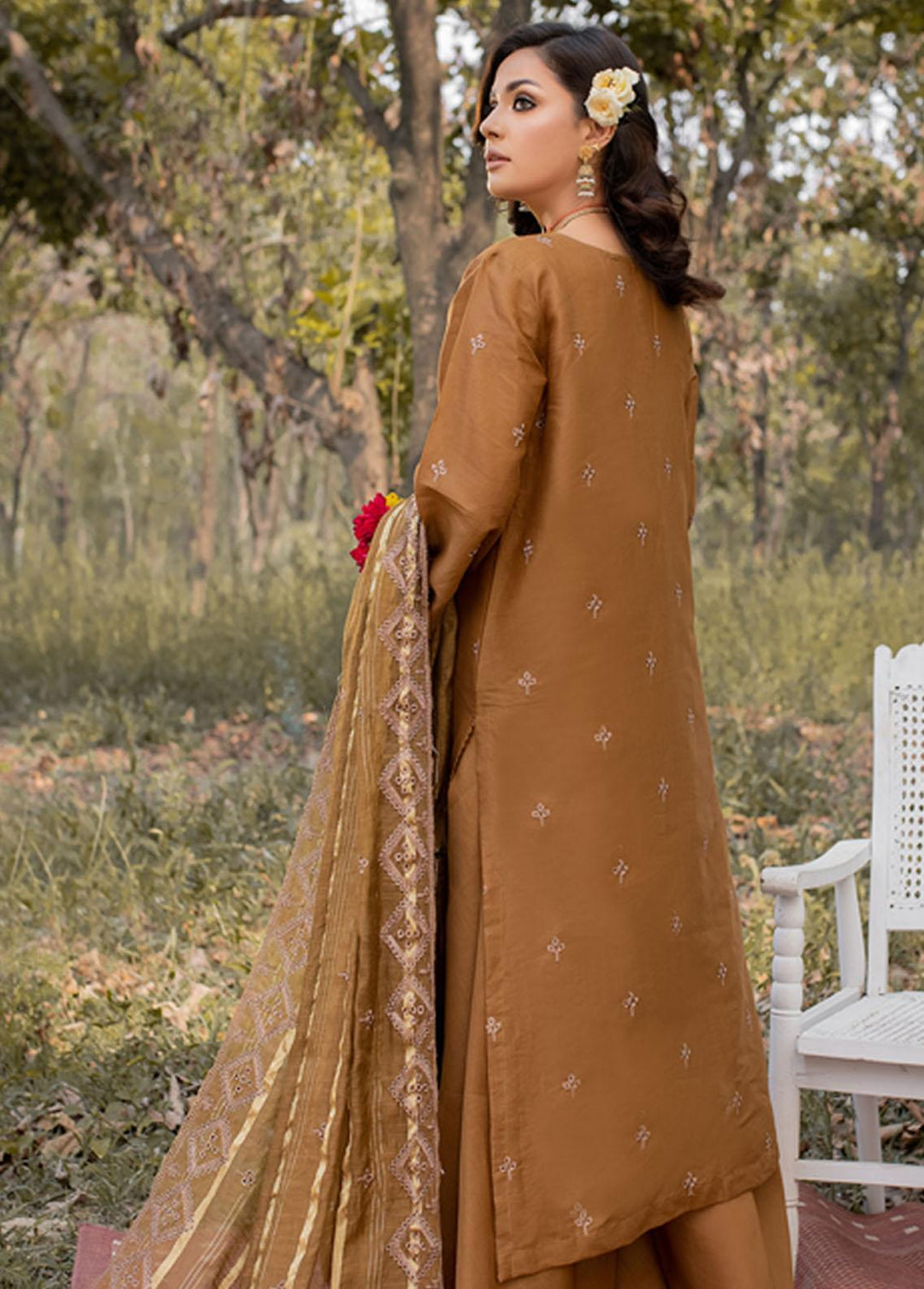 Mehru By Mahnur Embroidered Lawn Suits Unstitched 3 Piece MN23CK MEE-01 - Luxury Collection