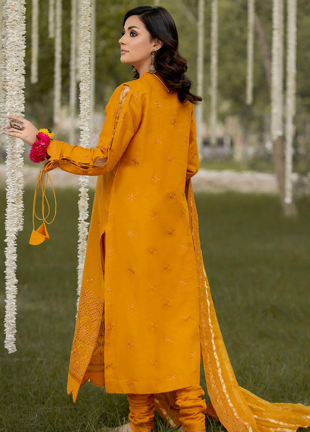 Mehru By Mahnur Embroidered Lawn Suits Unstitched 3 Piece MN23CK MEE-04 - Luxury Collection