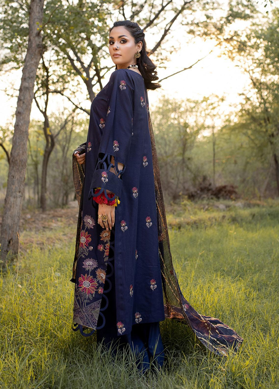 Mehru By Mahnur Embroidered Lawn Suits Unstitched 3 Piece MN23CK MEE-07 - Luxury Collection