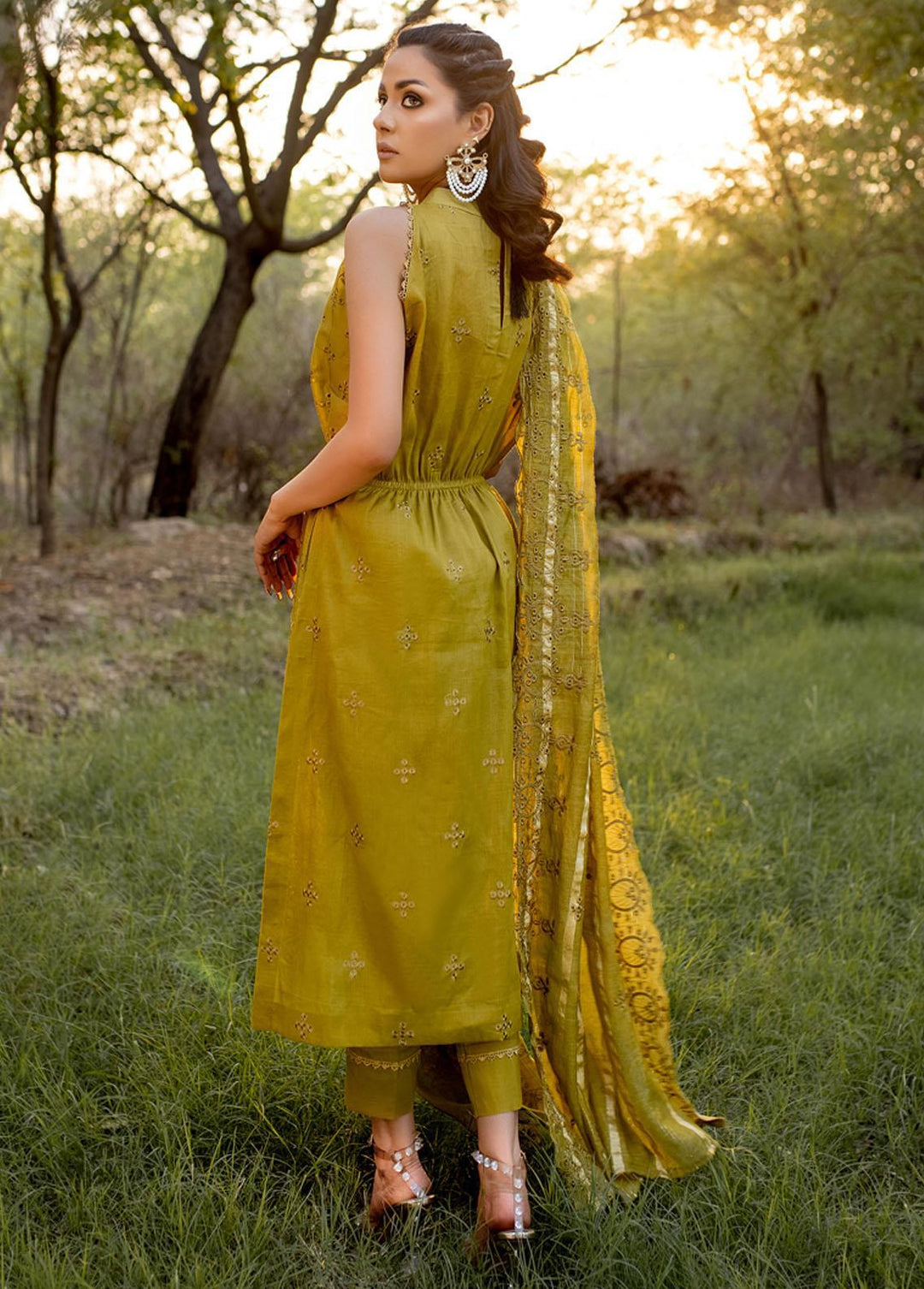 Mehru By Mahnur Embroidered Lawn Suits Unstitched 3 Piece MN23CK MEE-08 - Luxury Collection