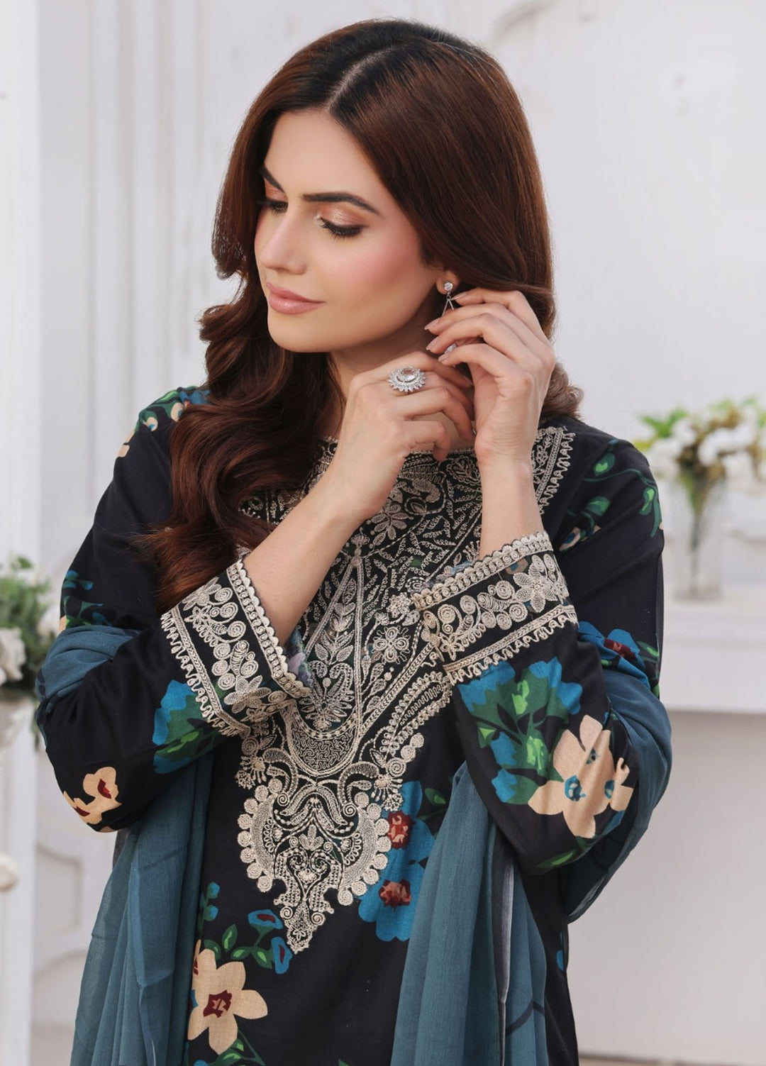 Midnight Murmurs By Feathers Pret Embroidered Lawn 3 Piece Suit Avenor