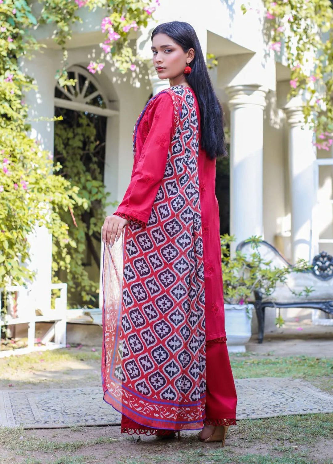 Minahil Printed Lawn Suits Unstitched 3 Piece MC-L-0233 - Summer Collection