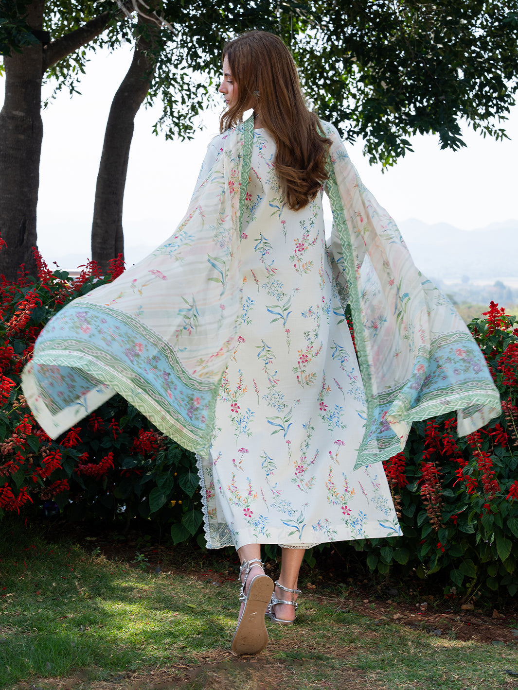 The Scent Of Summers by Yards Unstitched Embroidered Lawn 3 Piece Suit Minted Daydream Casual Collection