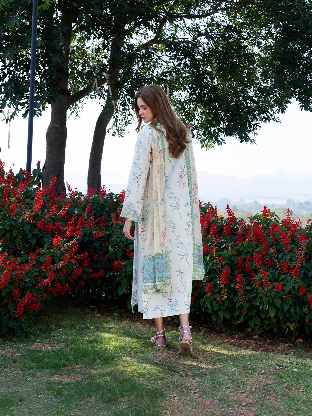 The Scent Of Summers by Yards Unstitched Embroidered Lawn 3 Piece Suit Minted Daydream Casual Collection
