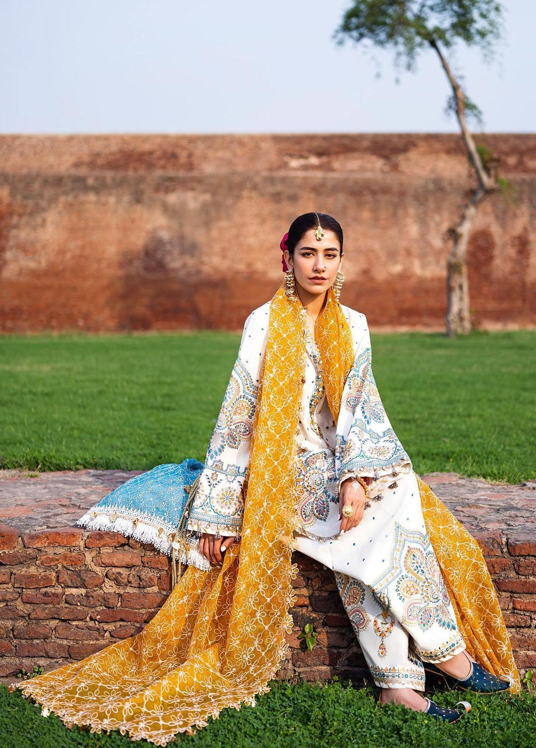 Baad-e-Nau Bahaar By MNR Embroidered Lawn Suits Unstitched 3 Piece MNR23BN Suraj Mukhi - Eid Collection