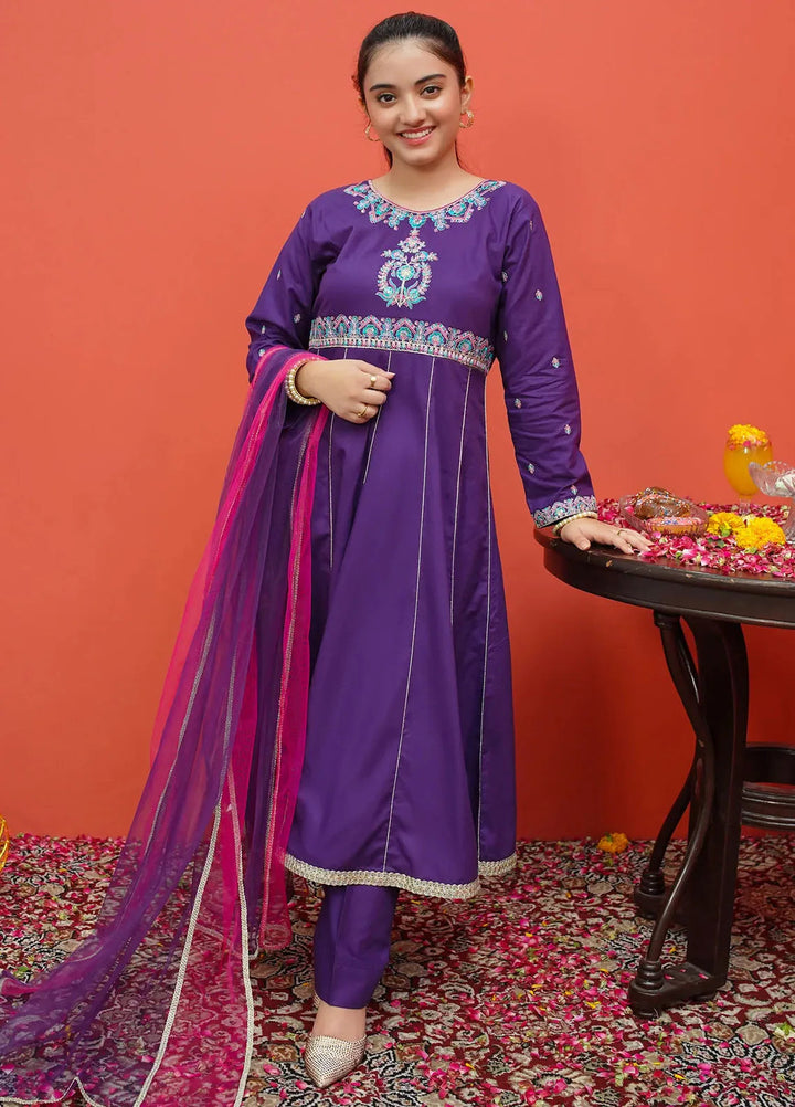 Modest Pret Embroidered Cambric 3 Piece Suit 8185