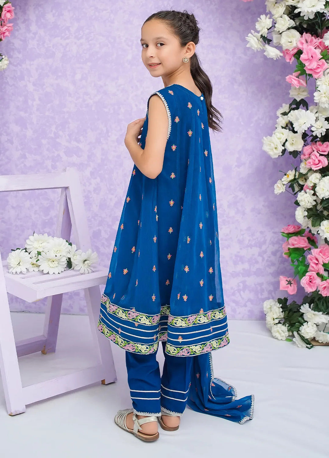 Modest Pret Embroidered Crinkle 3 Piece Suit Zooni
