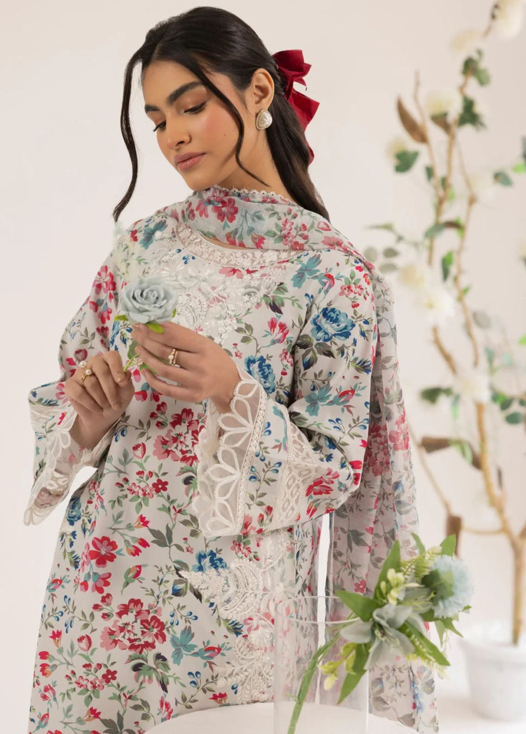 Mohagni Pret Embroidered Lawn 3 Piece Suit PLS-113