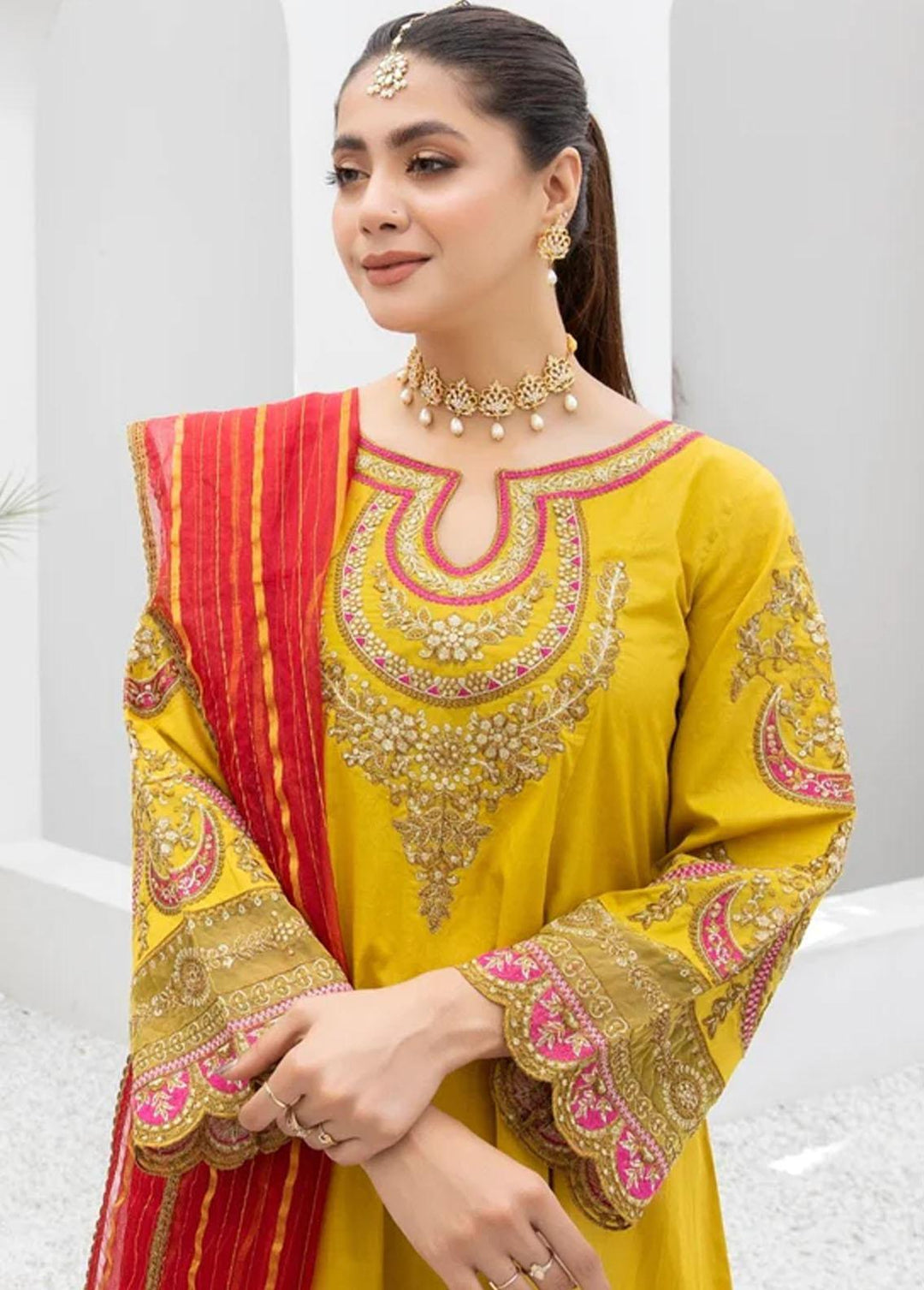 Mohagni Pret Embroidered Cambric 3 Piece Suit LEG-09