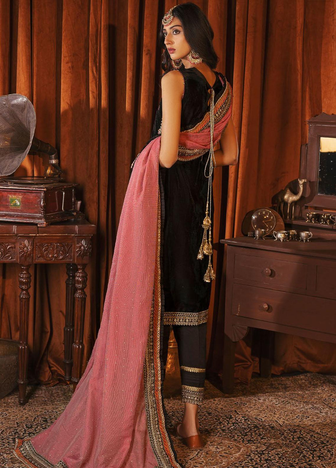 Motifz Embroidered Velvet Suits Unstitched 3 Piece MT22FV 3170 UMME- HAYYAL - Luxury Festive Collection